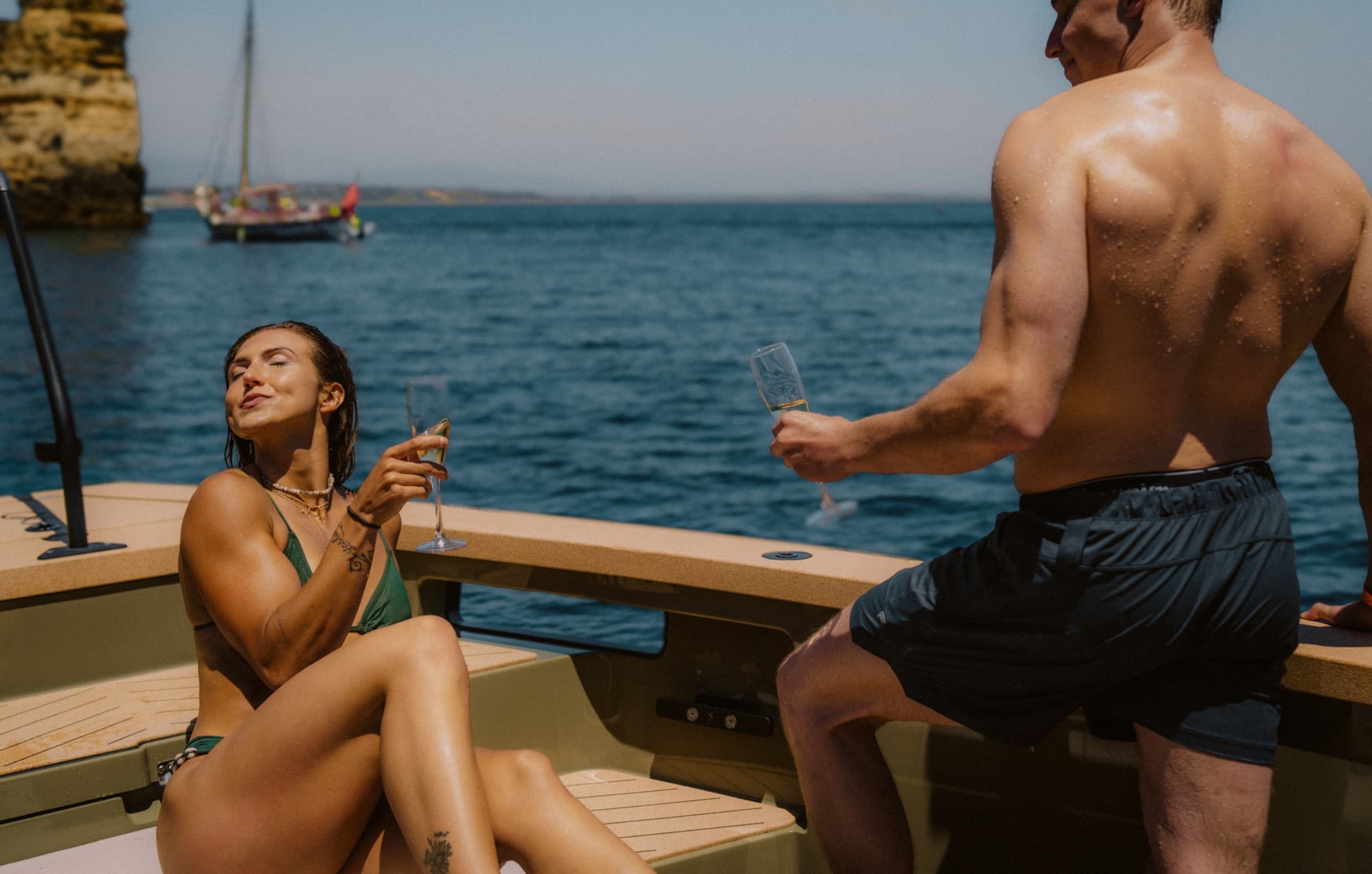 Private electric boat experience near the caves of Ponta da Piedade